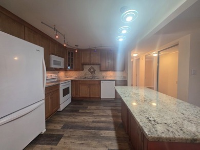 Welcome to this spacious and well-maintained 2-bedroom - photo 17
