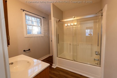 Totally updated throughout, this two-bedroom, two-bath cottage - photo 18