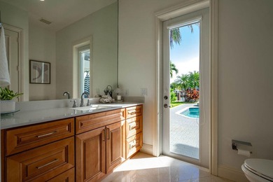 Fantastic intersecting canal views highlight this beautifully - photo 22