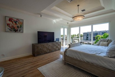Fantastic intersecting canal views highlight this beautifully - photo 28