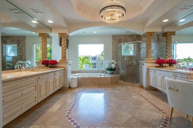 Fantastic intersecting canal views highlight this beautifully - photo 32