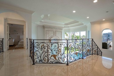 Fantastic intersecting canal views highlight this beautifully - photo 35