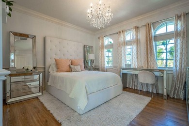Fantastic intersecting canal views highlight this beautifully - photo 41