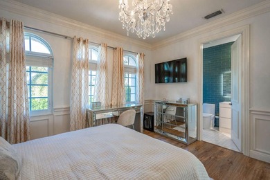 Fantastic intersecting canal views highlight this beautifully - photo 42