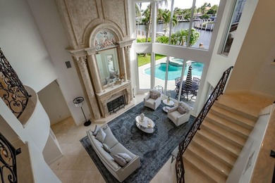 Fantastic intersecting canal views highlight this beautifully - photo 44