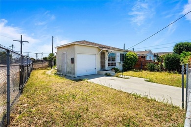 Investment opportunity in Wilmington! This well-maintained - photo 2