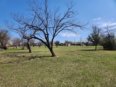 Nestled in the picturesque lakeside community of Runaway Bay - photo 12