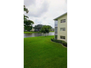 Beautiful residence located in a meticulously maintained 55+ - photo 3
