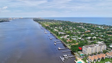 In town sophisticated waterfront luxury in Lake Towers. This - photo 1