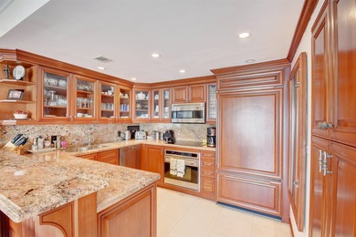 In town sophisticated waterfront luxury in Lake Towers. This - photo 6