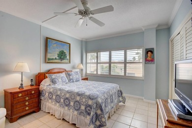 In town sophisticated waterfront luxury in Lake Towers. This - photo 9