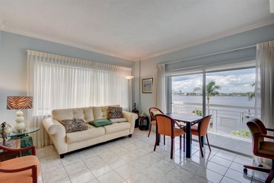In town sophisticated waterfront luxury in Lake Towers. This - photo 10