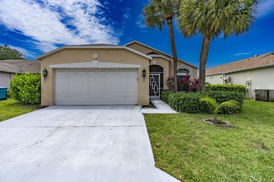 Rare opportunity to own this beautifully maintained 3-bedroom - photo 2