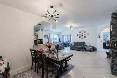 Rare opportunity to own this beautifully maintained 3-bedroom - photo 3