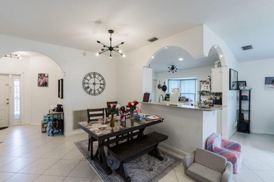 Rare opportunity to own this beautifully maintained 3-bedroom - photo 4