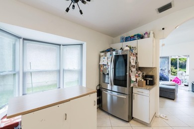 Rare opportunity to own this beautifully maintained 3-bedroom - photo 5