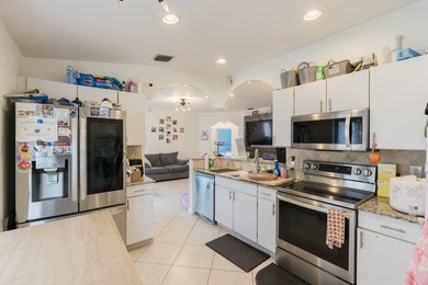 Rare opportunity to own this beautifully maintained 3-bedroom - photo 6