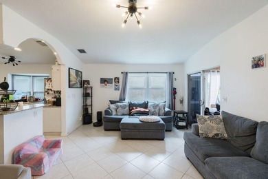 Rare opportunity to own this beautifully maintained 3-bedroom - photo 9