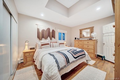 If You're Searching For A Home In Merrick, Check Out This 3 - photo 24