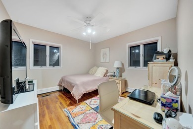 If You're Searching For A Home In Merrick, Check Out This 3 - photo 27