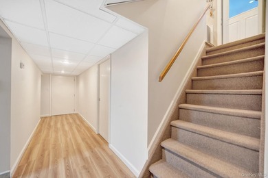 If You're Searching For A Home In Merrick, Check Out This 3 - photo 31