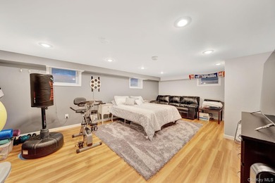 If You're Searching For A Home In Merrick, Check Out This 3 - photo 32
