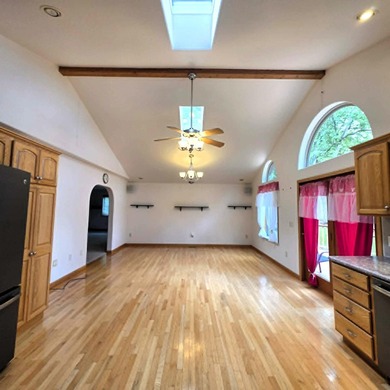Beautiful Lakefront Ranch home on all-sport Ess Lake! Located on - photo 4