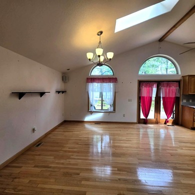 Beautiful Lakefront Ranch home on all-sport Ess Lake! Located on - photo 5