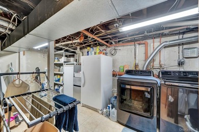 If You're Searching For A Home In Merrick, Check Out This 3 - photo 36