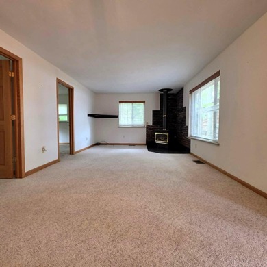 Beautiful Lakefront Ranch home on all-sport Ess Lake! Located on - photo 6
