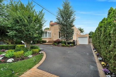 If You're Searching For A Home In Merrick, Check Out This 3 - photo 38