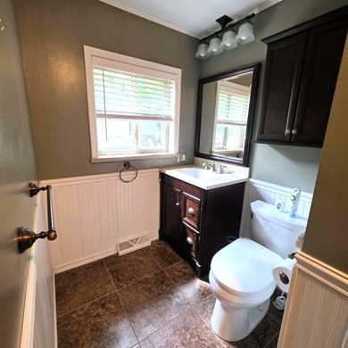 Beautiful Lakefront Ranch home on all-sport Ess Lake! Located on - photo 8