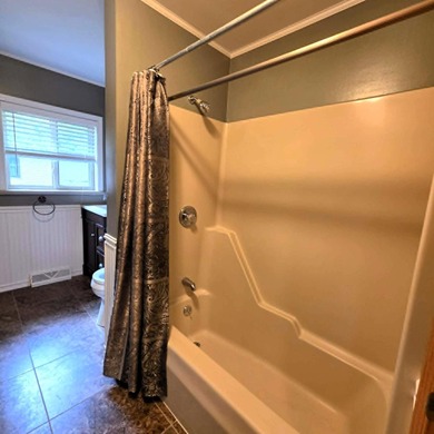 Beautiful Lakefront Ranch home on all-sport Ess Lake! Located on - photo 10
