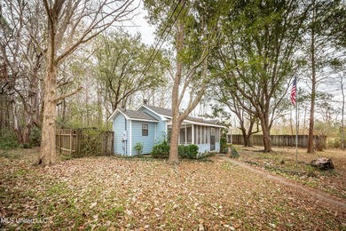 Discover exceptional potential with this 3 bedroom, 2 bath home - photo 2