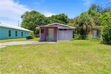 This 3-bedroom, 1-bathroom single-family home provides a - photo 1