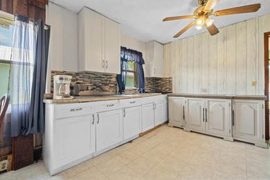 This 3-bedroom, 1-bathroom single-family home provides a - photo 4
