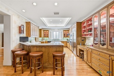 Glamorous home custom built in an exclusive neighborhood! - photo 11