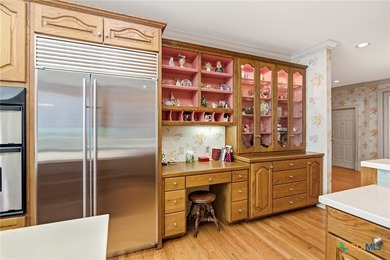Glamorous home custom built in an exclusive neighborhood! - photo 12