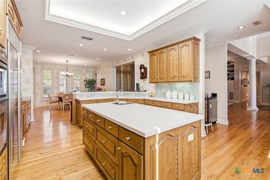 Glamorous home custom built in an exclusive neighborhood! - photo 13