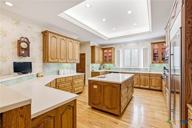 Glamorous home custom built in an exclusive neighborhood! - photo 16