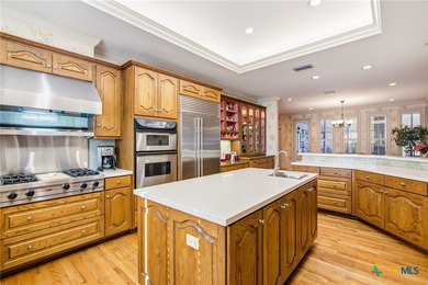 Glamorous home custom built in an exclusive neighborhood! - photo 20