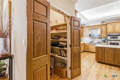Glamorous home custom built in an exclusive neighborhood! - photo 21