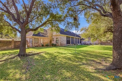 Glamorous home custom built in an exclusive neighborhood! - photo 44