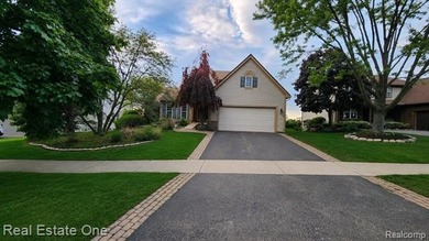 Boulder Lake Home For Sale in Oxford Twp Michigan