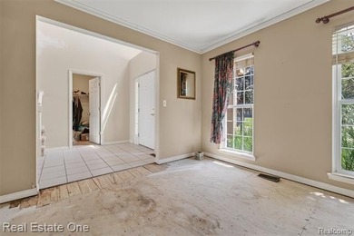 Welcome to this beautiful lakefront home in the highly - photo 5