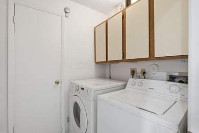 Nice 2/2 Corner Unit Villa w/ a new roof and has a 1 Car garage - photo 20