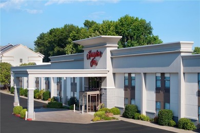 The Hampton Inn Russellville is an 83-room Focused service hotel - photo 2
