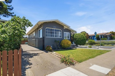 One lot, two renovated detached homes in Oakland's vibrant - photo 2