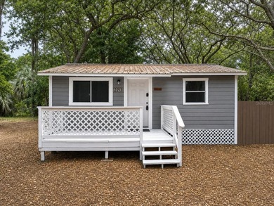 Set on a quiet street in Southeast Gainesville, this 2-bedroom - photo 1