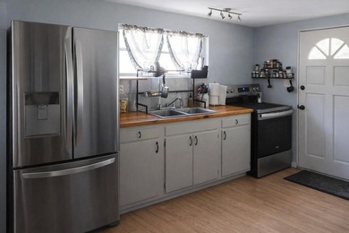 Set on a quiet street in Southeast Gainesville, this 2-bedroom - photo 4